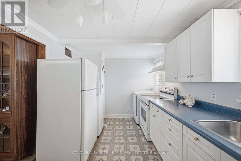 87 Edgewood Crescent — photo 10 of 40