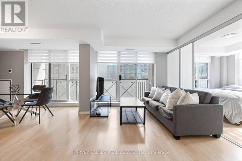 515 - 140 Simcoe Street — photo 17 of 40