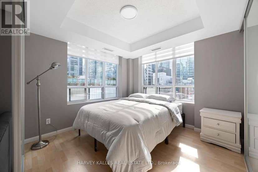 515 - 140 Simcoe Street — photo 20 of 40