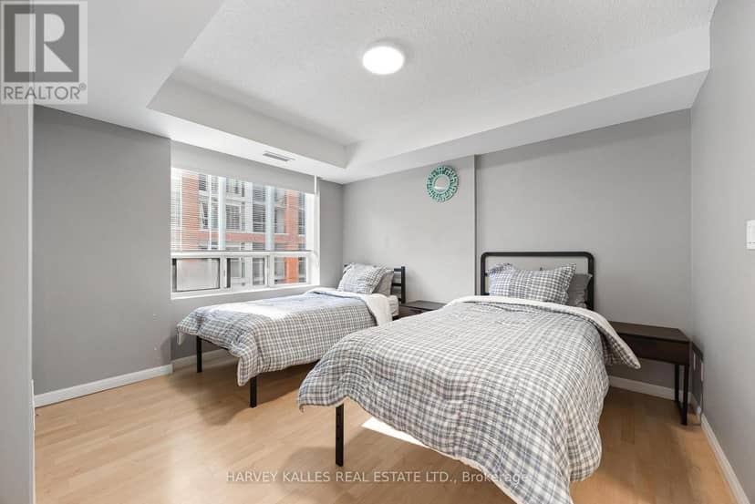 515 - 140 Simcoe Street — photo 27 of 40