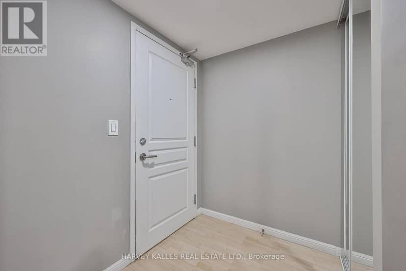 515 - 140 Simcoe Street — photo 38 of 40