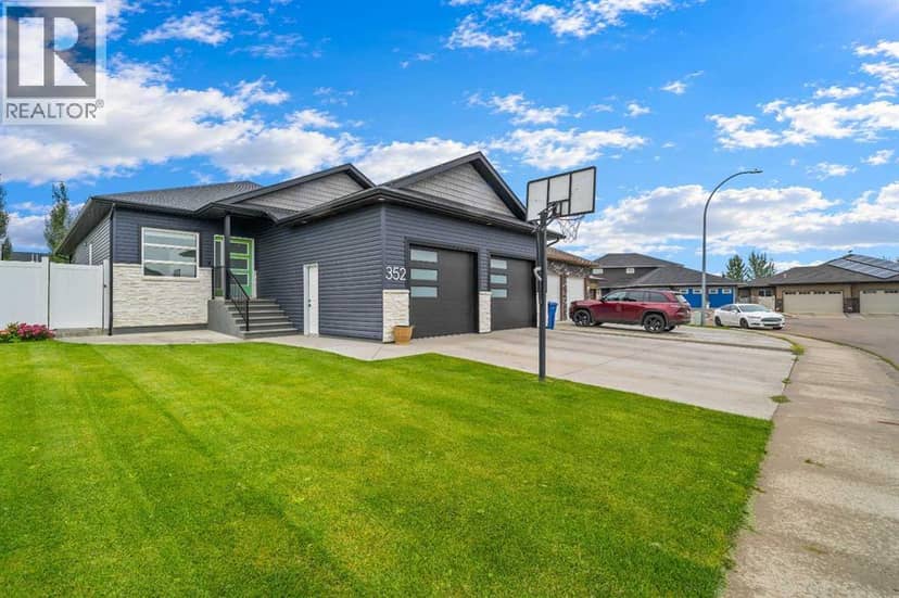 352 Somerside Crescent SE, Medicine Hat, photo 2