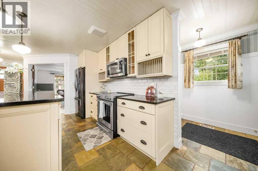 630 East 3 Street — photo 19 of 40