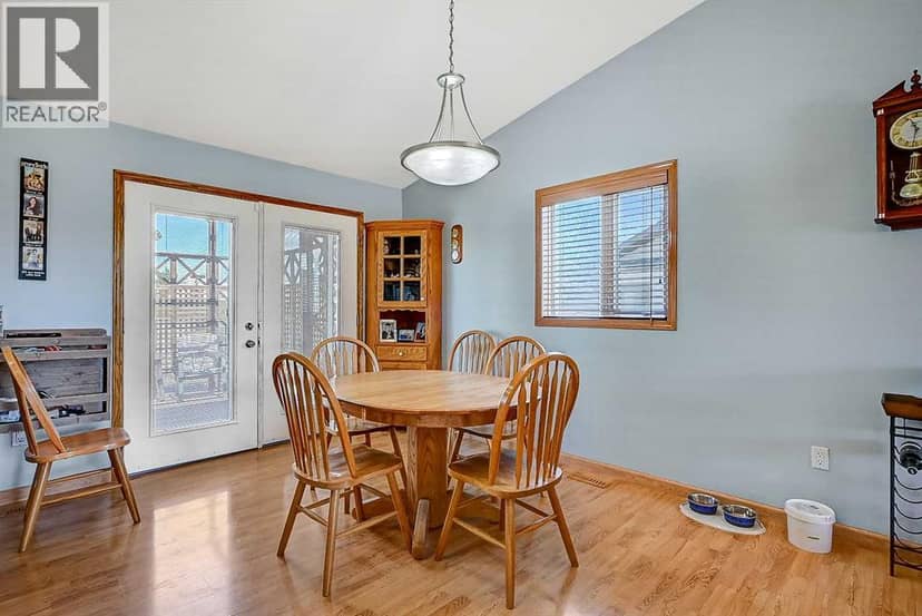 8206 107 Street — photo 11 of 35