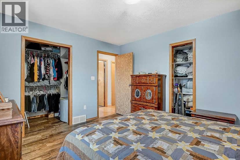 8206 107 Street — photo 13 of 35