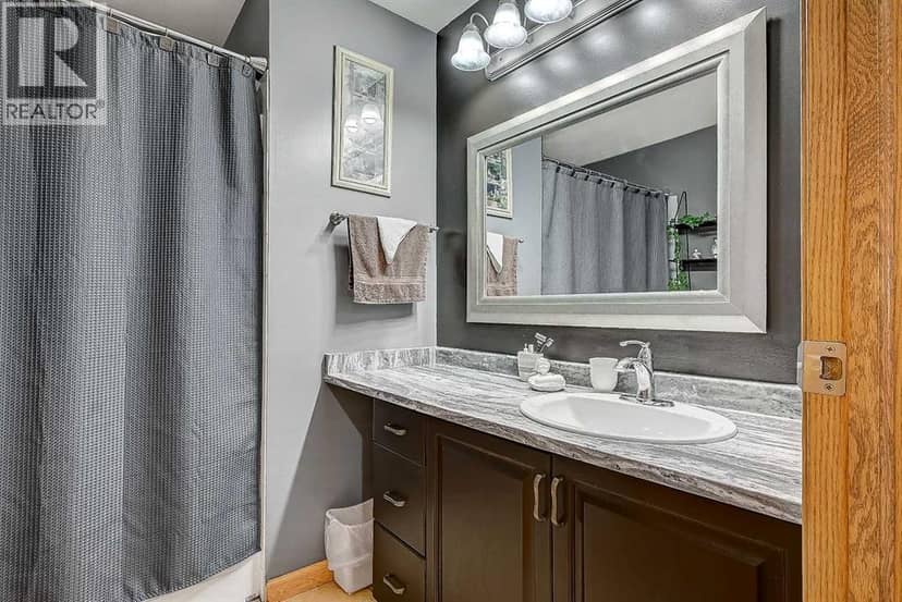 8206 107 Street — photo 16 of 35