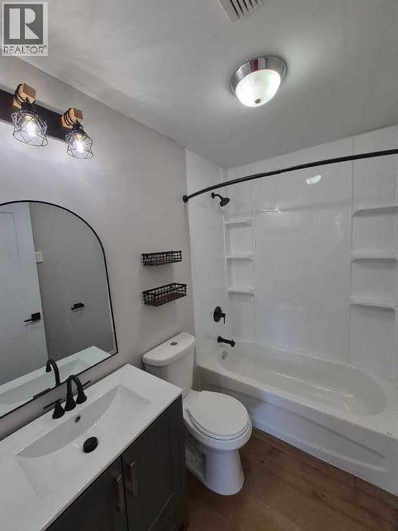 4931 54 Avenue — photo 11 of 26
