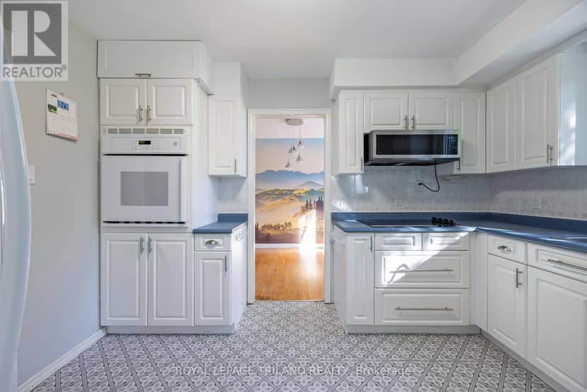 15 Confederation Drive — photo 11 of 37