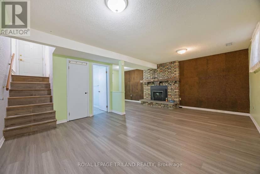 15 Confederation Drive — photo 21 of 37