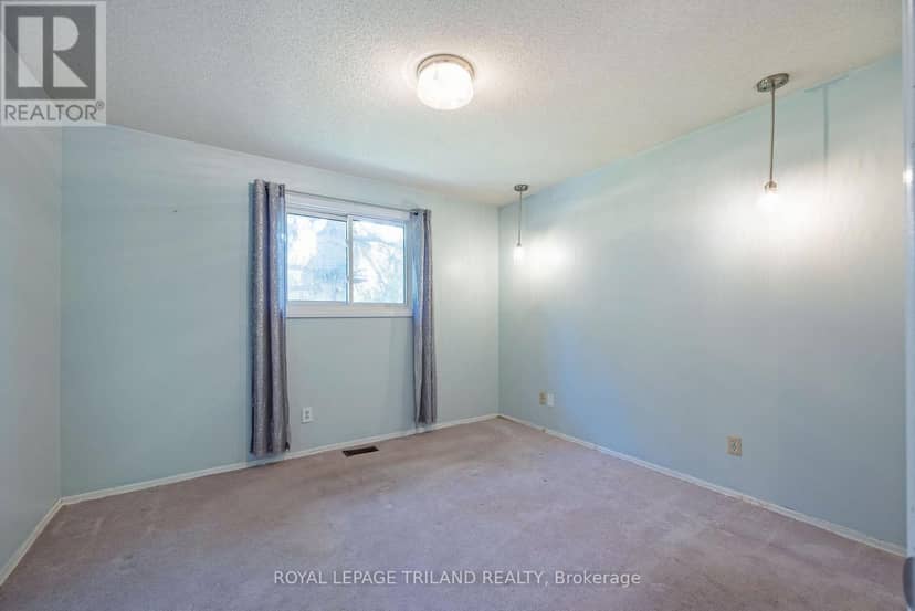 15 Confederation Drive — photo 14 of 37
