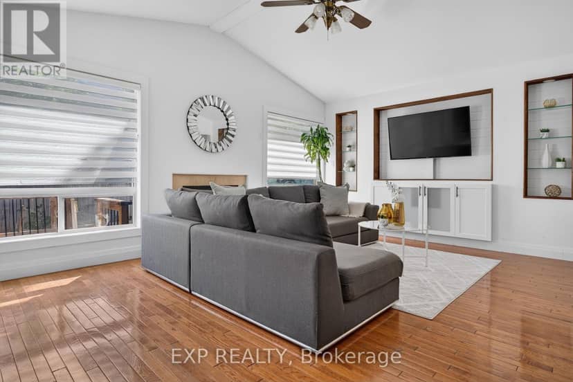 664 Dolby Crescent — photo 11 of 31