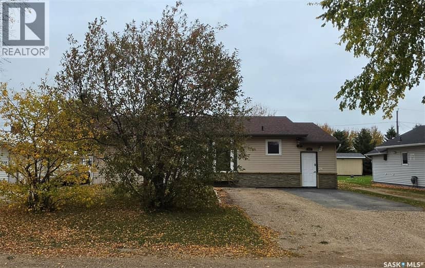 332 1st AVENUE NW, Preeceville, photo 2