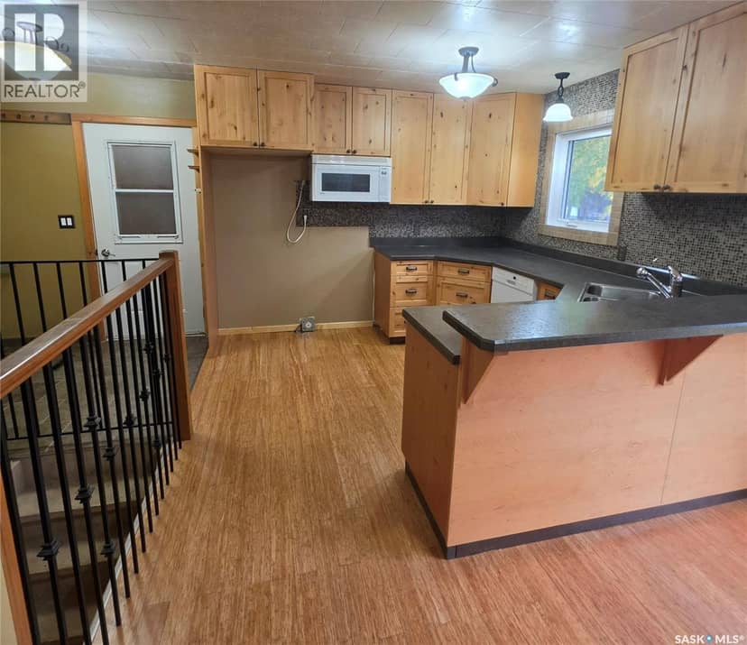 332 1st AVENUE NW — photo 9 of 40