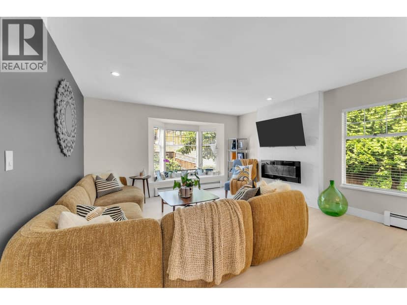 10 1140 Falcon Drive, Coquitlam, photo 2