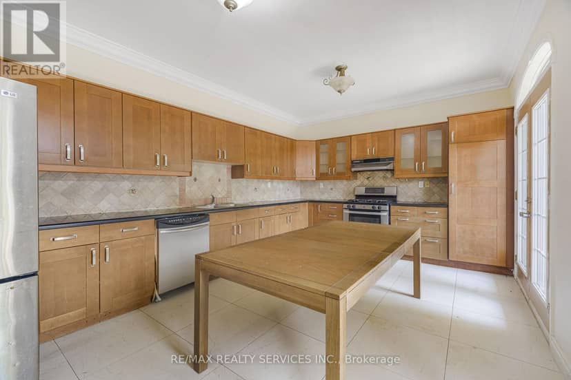 135 Spruce Avenue — photo 10 of 22