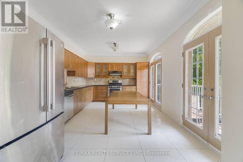 135 Spruce Avenue — photo 9 of 22