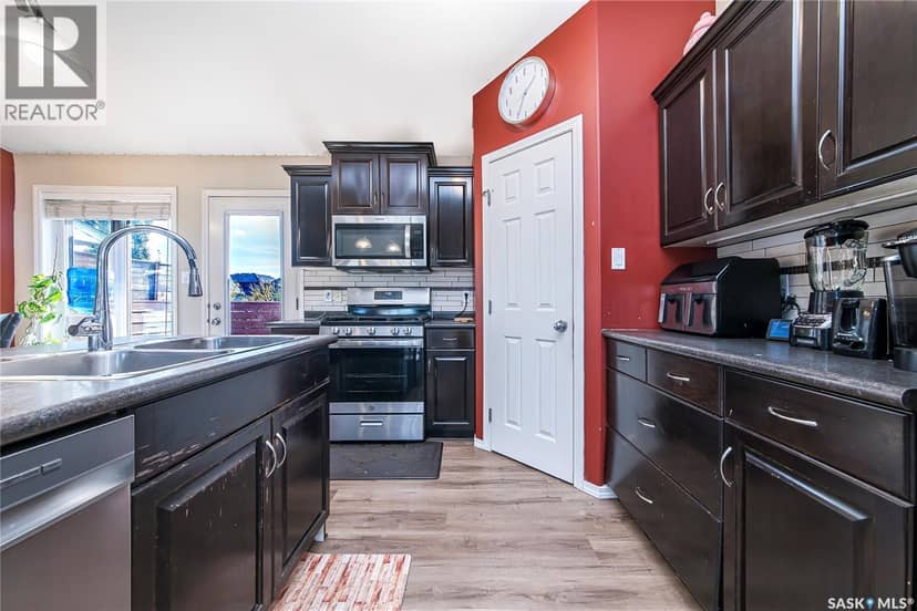 604 Regier PLACE — photo 10 of 40