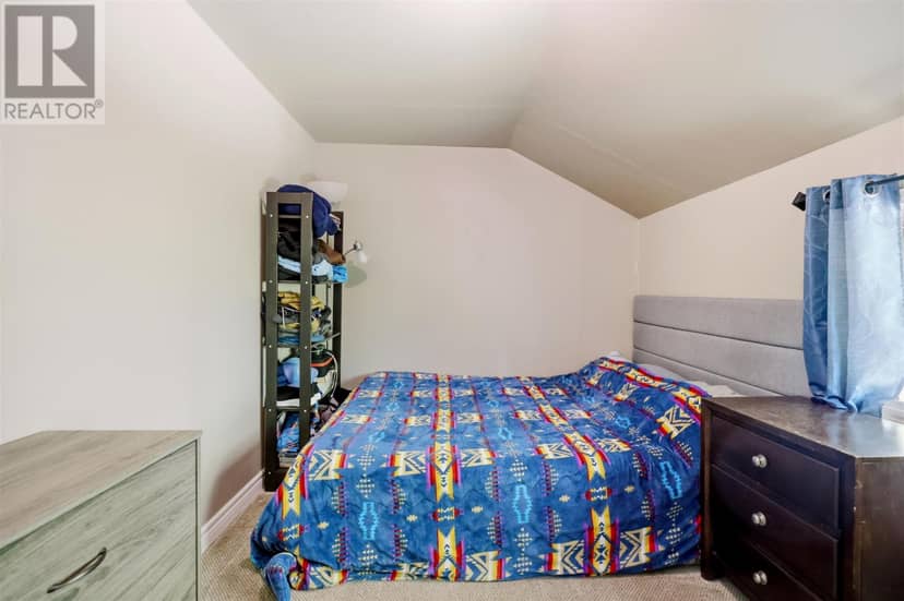 1638 Queen Street E — photo 19 of 33