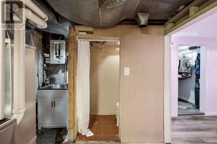 1638 Queen Street E — photo 27 of 33