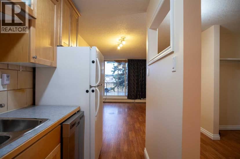 2, 218 Mayor Magrath Drive N — photo 11 of 12