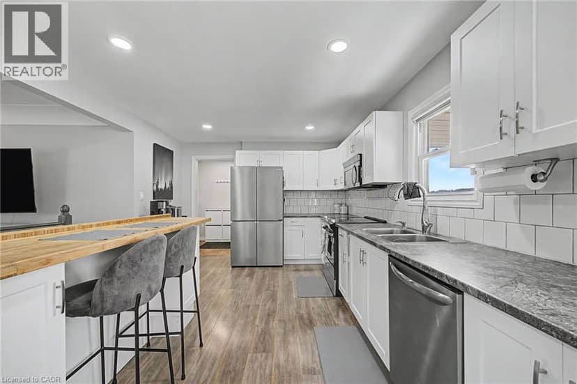 4 FAIRVIEW Street — photo 7 of 40