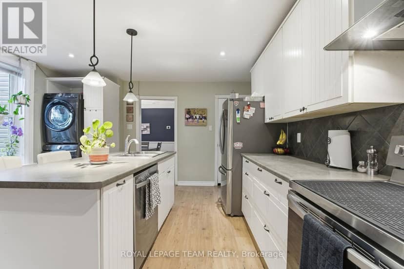 224 Reuben Crescent — photo 15 of 35