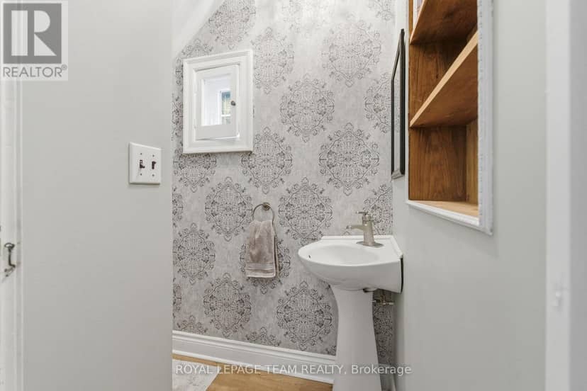 224 Reuben Crescent — photo 9 of 35
