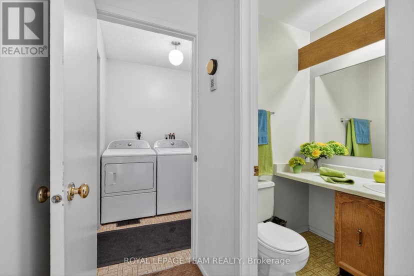 97 Huntsman Crescent — photo 10 of 30