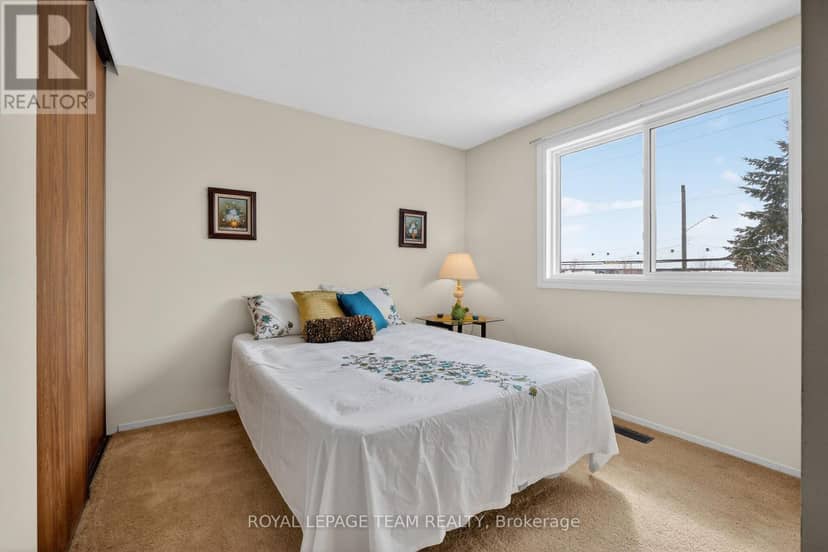 97 Huntsman Crescent — photo 13 of 30