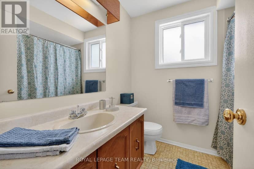 97 Huntsman Crescent — photo 14 of 30