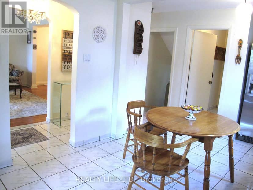 4 Rosalie Avenue — photo 11 of 40