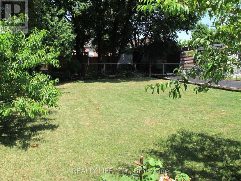 4 Rosalie Avenue — photo 40 of 40
