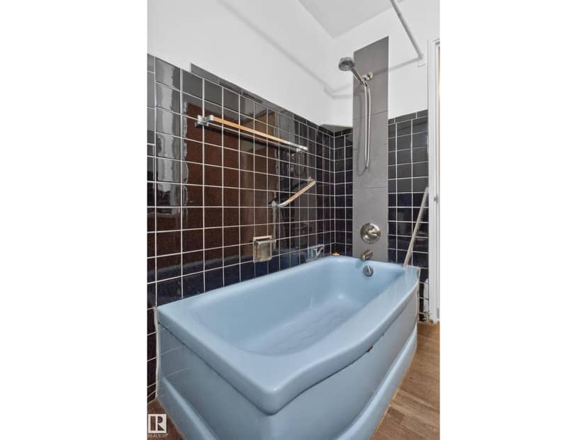5504 105 AV NW — photo 30 of 40