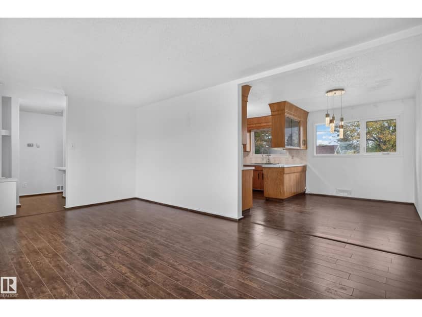 5504 105 AV NW — photo 19 of 40