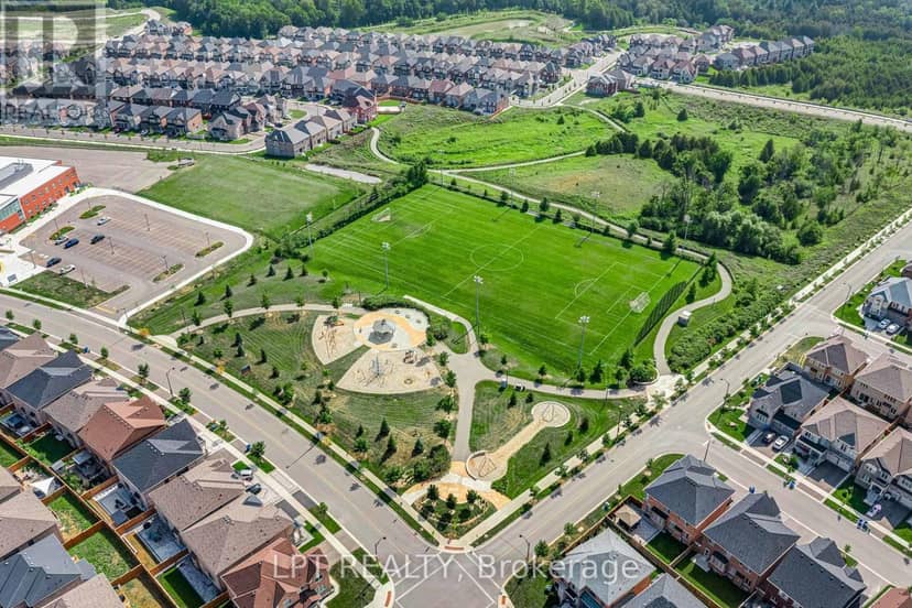 33 Mondial Crescent — photo 25 of 27