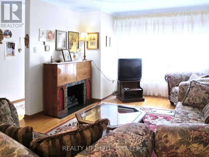 61 Cameron Avenue — photo 6 of 30