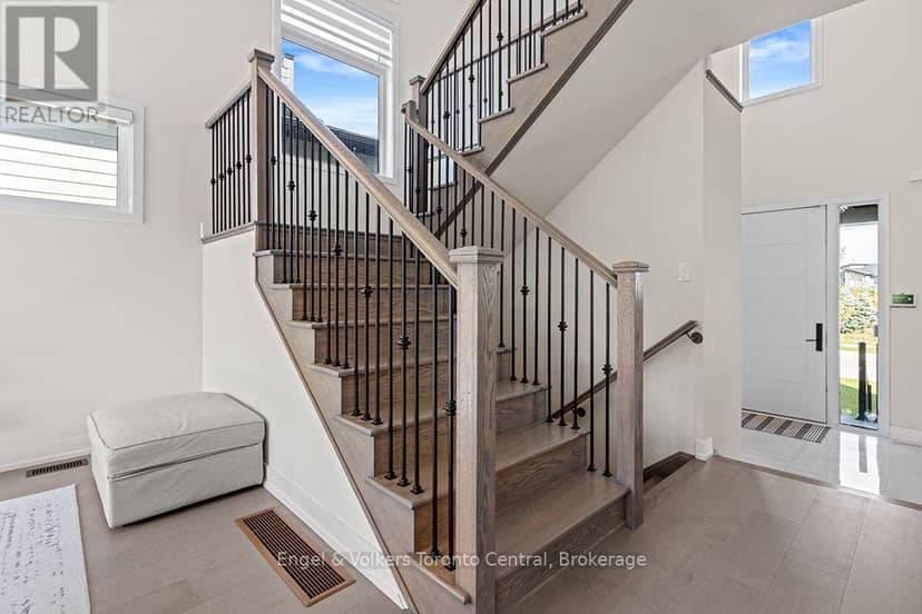 125 Stoneleigh Drive — photo 17 of 40