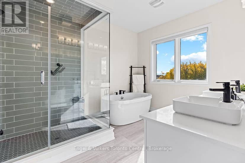 125 Stoneleigh Drive — photo 24 of 40
