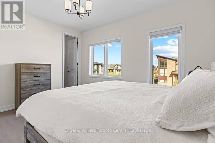 125 Stoneleigh Drive — photo 31 of 40