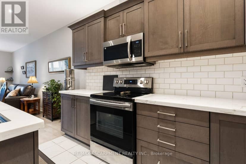 60 Andrew Lane — photo 11 of 40