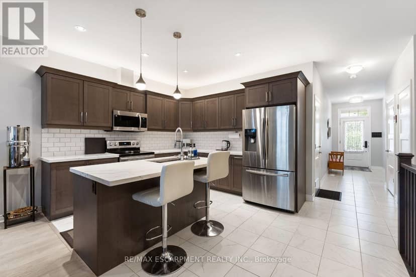 60 Andrew Lane — photo 9 of 40