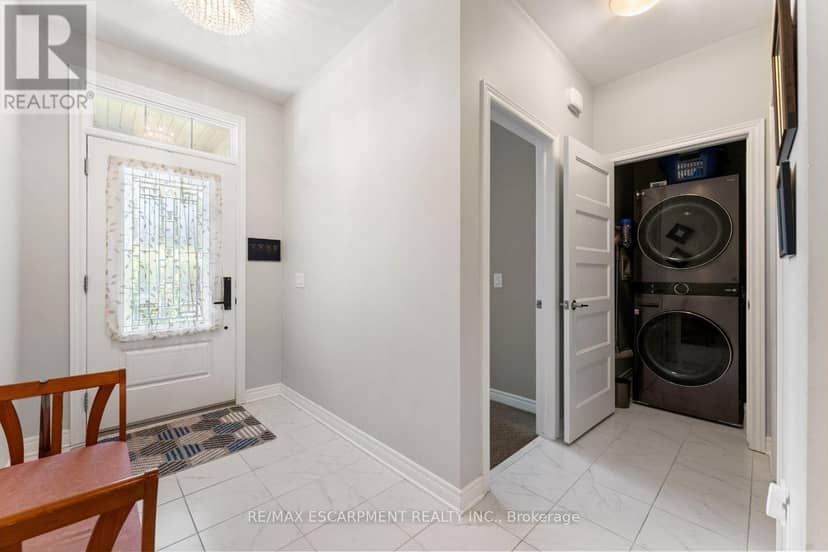 60 Andrew Lane — photo 4 of 40