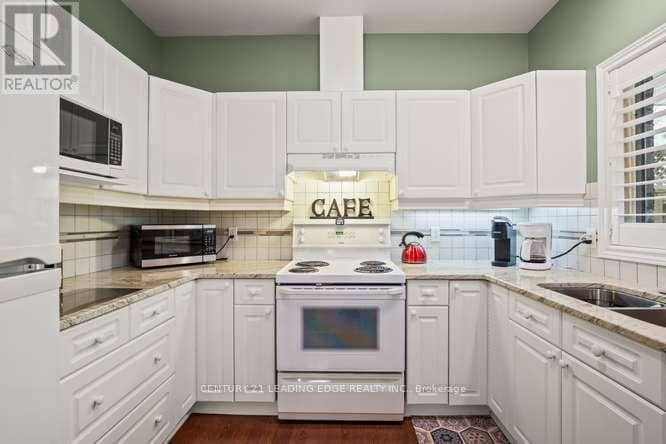 28 - 1574 Richmond Street — photo 24 of 40