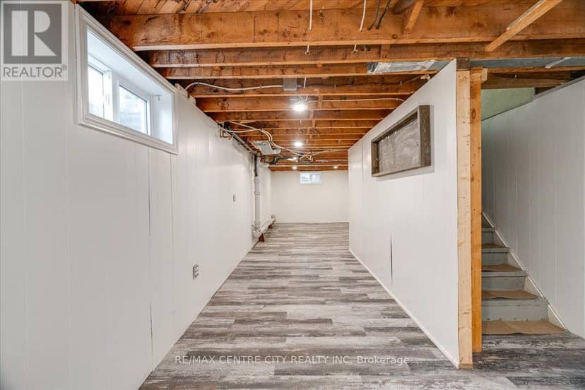 549 Victoria Street — photo 26 of 40
