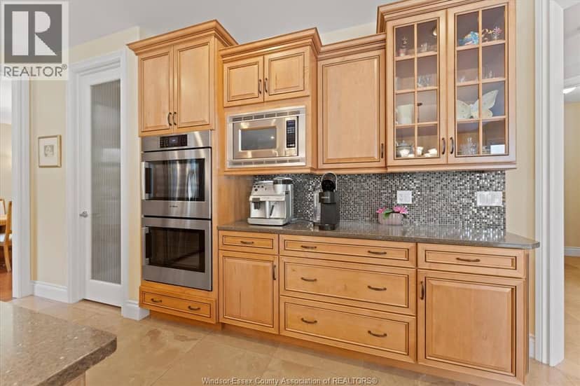 1108 Regency Crescent — photo 14 of 40