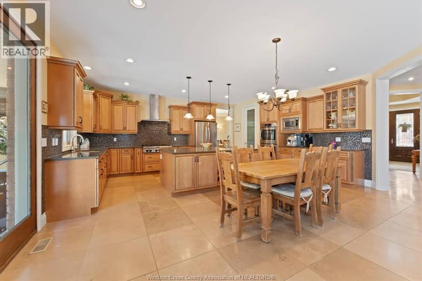 1108 Regency Crescent — photo 17 of 40