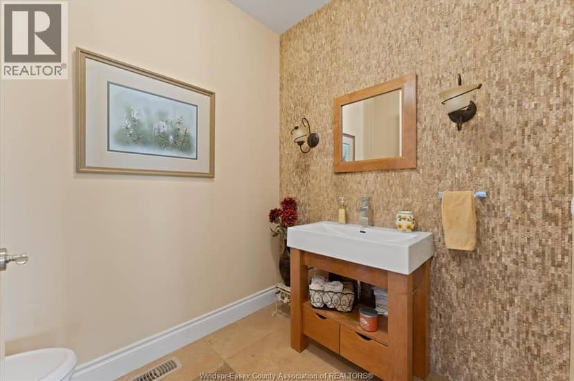 1108 Regency Crescent — photo 25 of 40