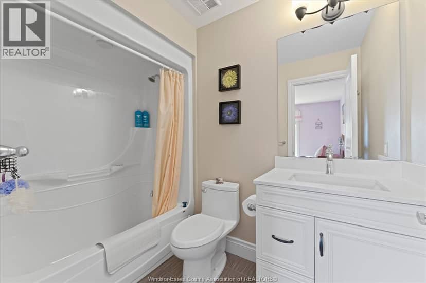 1108 Regency Crescent — photo 31 of 40