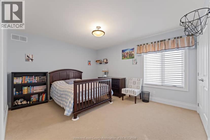 1108 Regency Crescent — photo 32 of 40