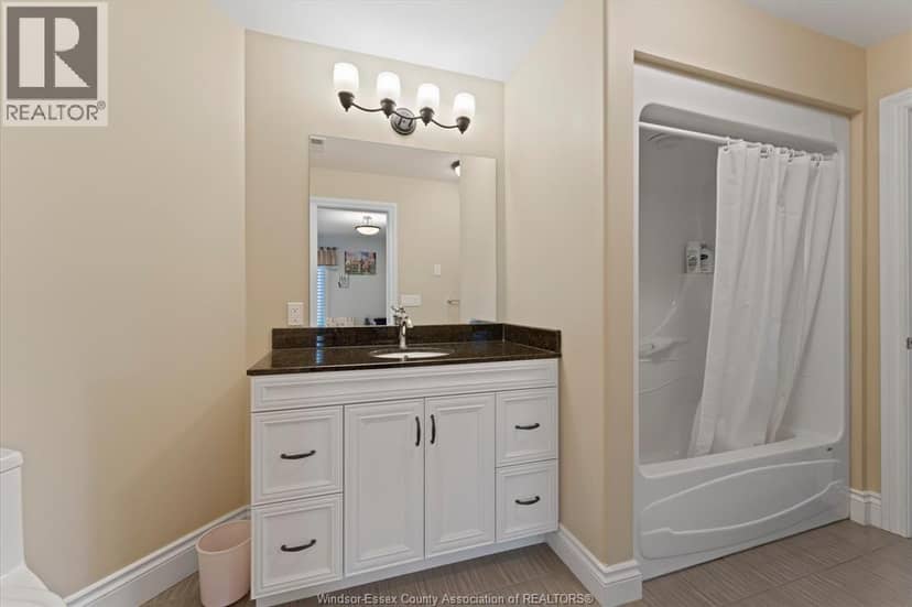 1108 Regency Crescent — photo 33 of 40